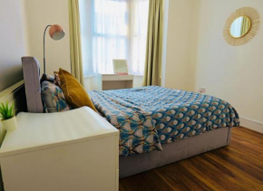 Two bedroom flat near transport & shops
